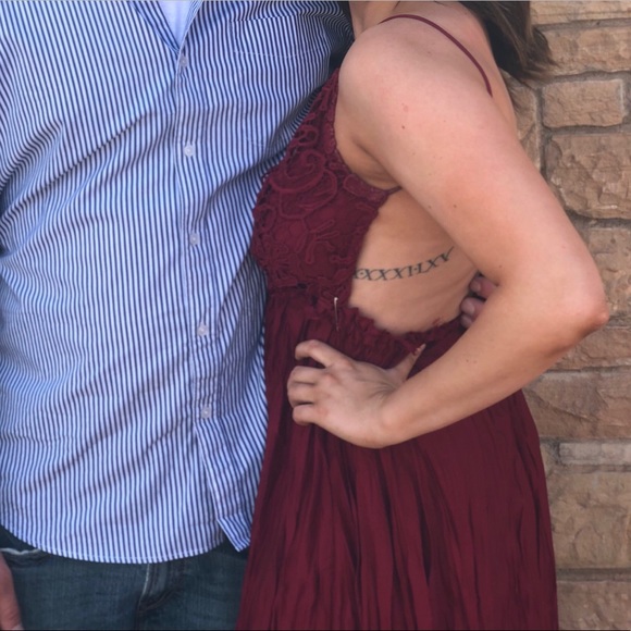 Open back, burgundy, Lulu’s maxi dress - Picture 2 of 6